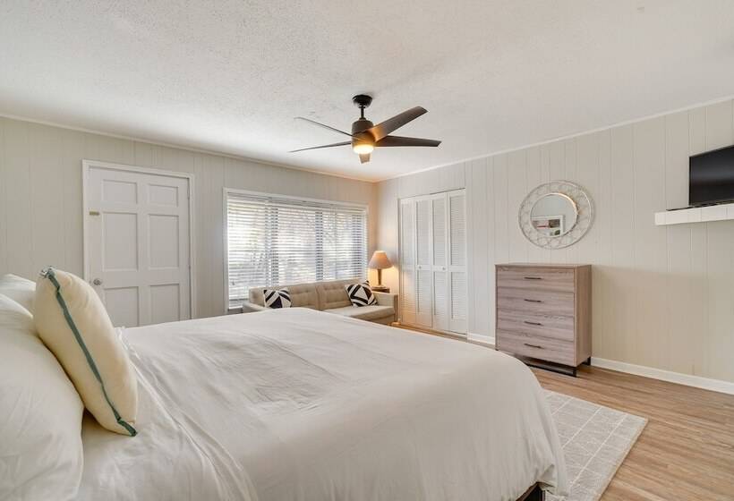 Lakefront Louisville Home Dock, Fire Pit & Grill