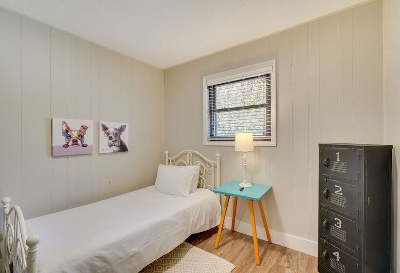 Lakefront Louisville Home Dock, Fire Pit & Grill