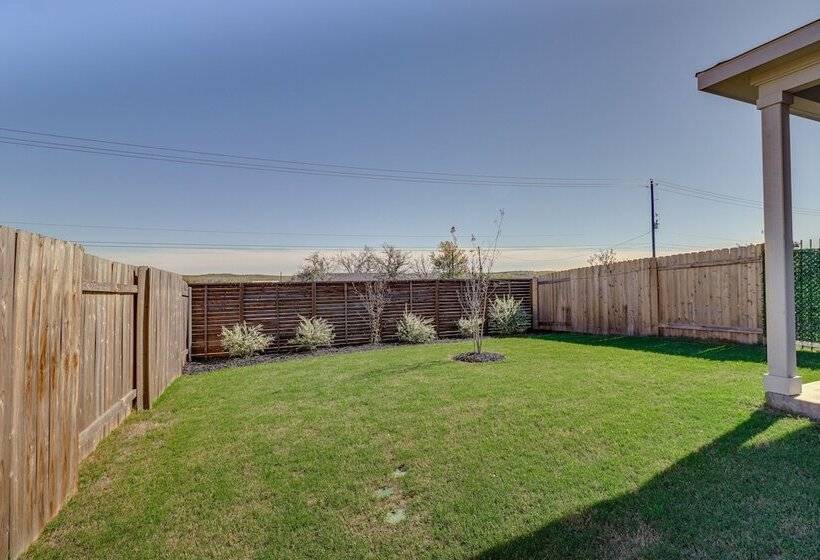 Quiet Home W/ Fenced Yard 12 Mi To Downtown Austin