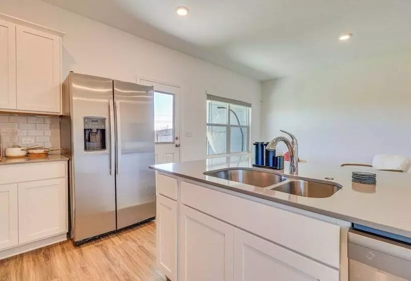 Quiet Home W/ Fenced Yard 12 Mi To Downtown Austin