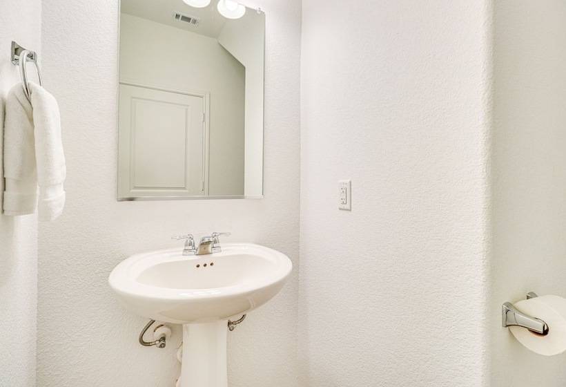 Quiet Home W/ Fenced Yard 12 Mi To Downtown Austin