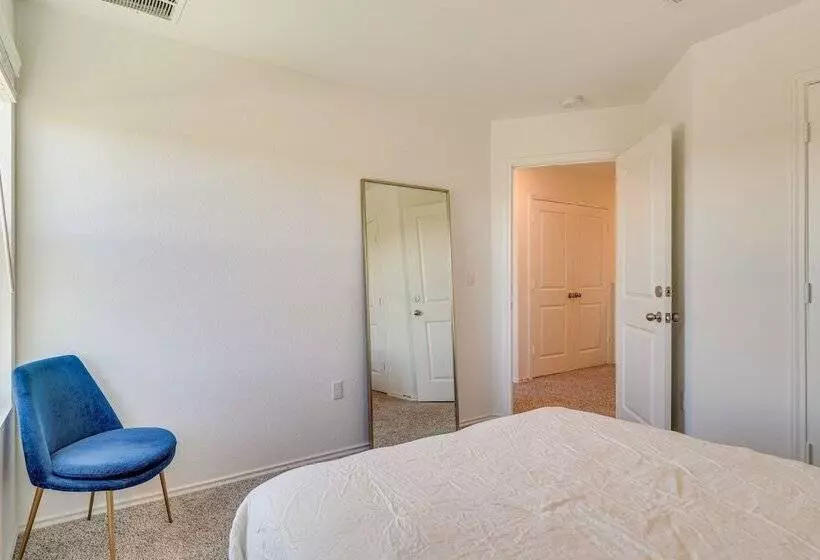 Quiet Home W/ Fenced Yard 12 Mi To Downtown Austin