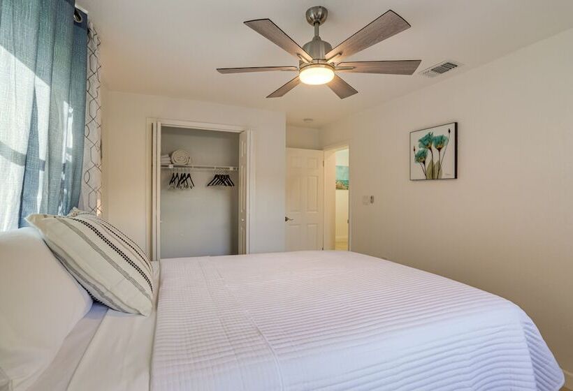 Largo Family Oasis: Private Pool & Hot Tub!