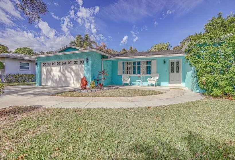 Largo Family Oasis: Private Pool & Hot Tub!