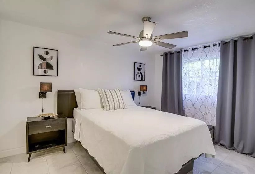 Largo Family Oasis: Private Pool & Hot Tub!