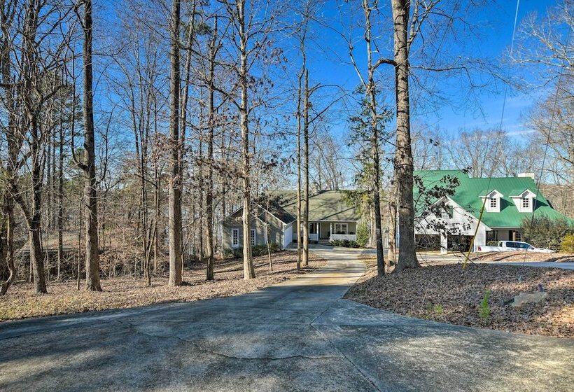 Lavonia Lake House W/ Private Dock & Bonfire!