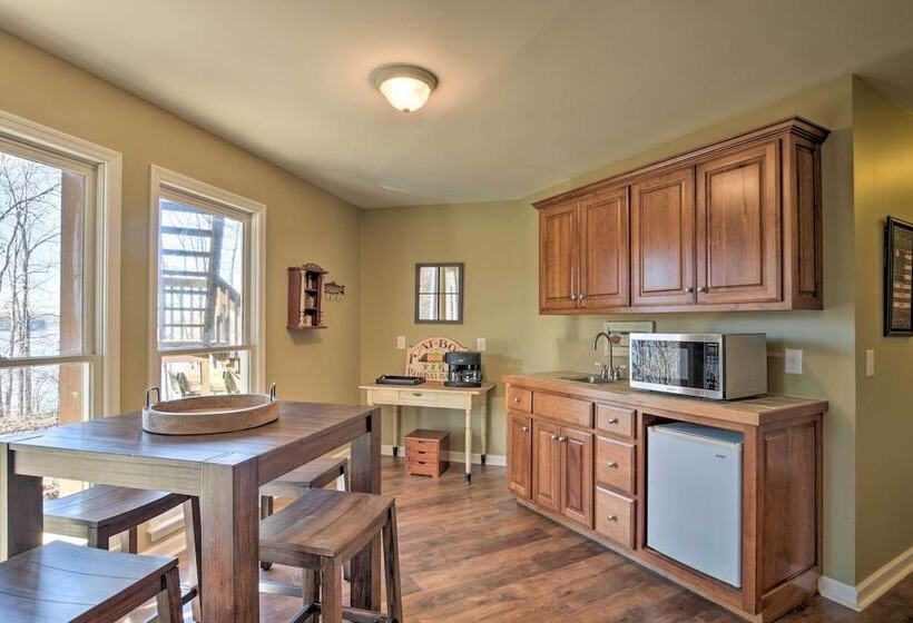 Lavonia Lake House W/ Private Dock & Bonfire!