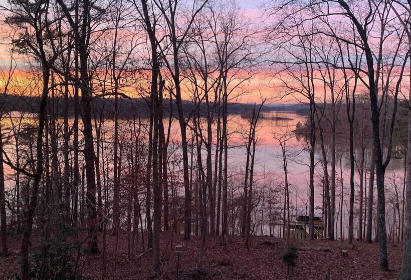 Lavonia Lake House W/ Private Dock & Bonfire!