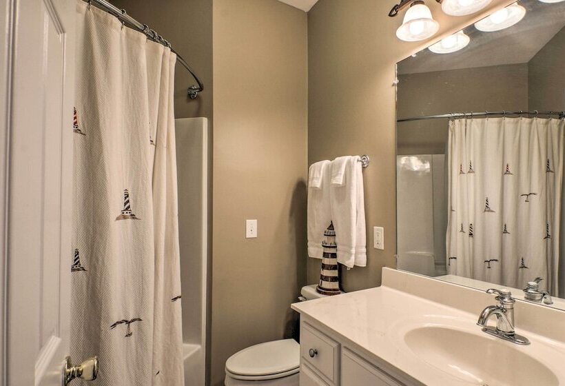 Lavonia Lake House W/ Private Dock & Bonfire!