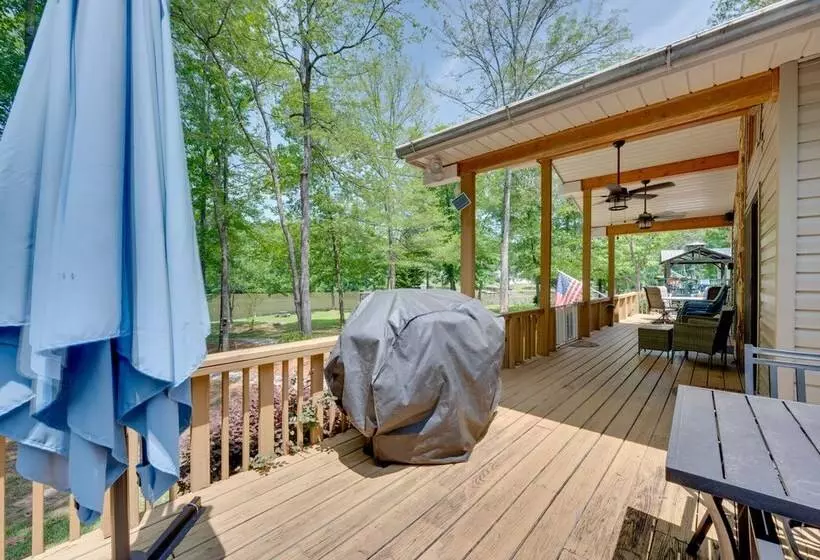 Liberty Lodge : Lakefront Cottage W/ Porch & Dock