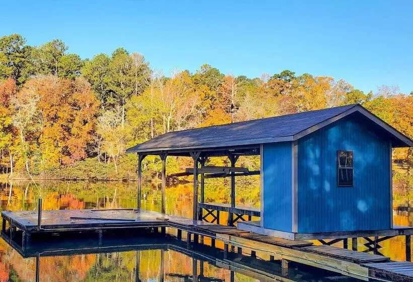 Liberty Lodge : Lakefront Cottage W/ Porch & Dock