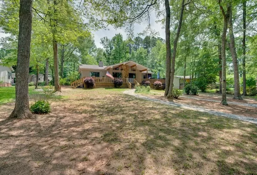 Liberty Lodge : Lakefront Cottage W/ Porch & Dock