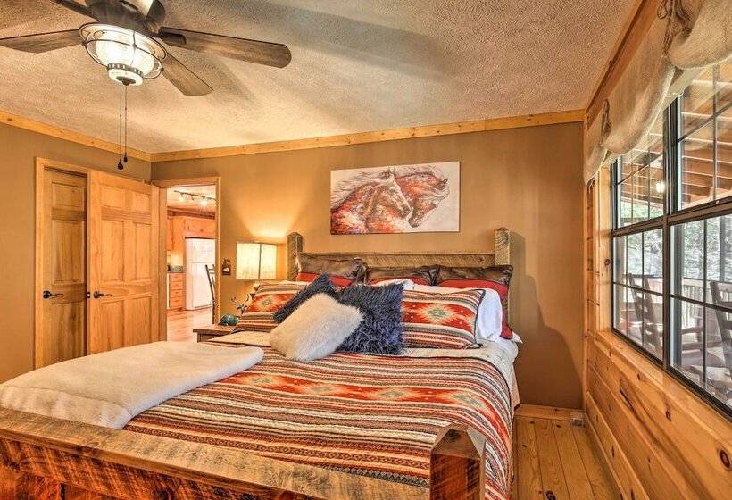 Luxe Fightingtown Creek Cabin: 2 King Suites & Spa