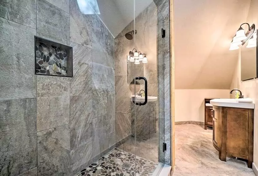 Luxury Living By Lake Chatuge W/ 10/10 Views!
