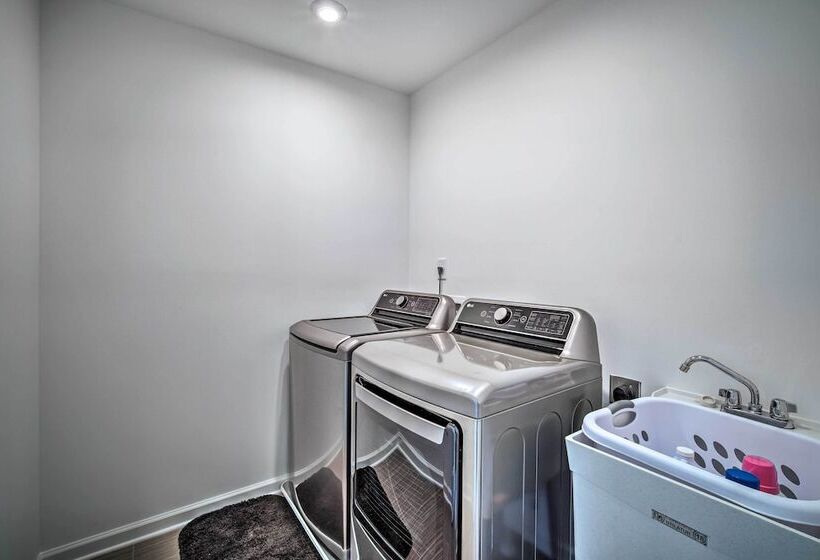 Modern Canton Home: 10 Mi To Lake Allatoona!