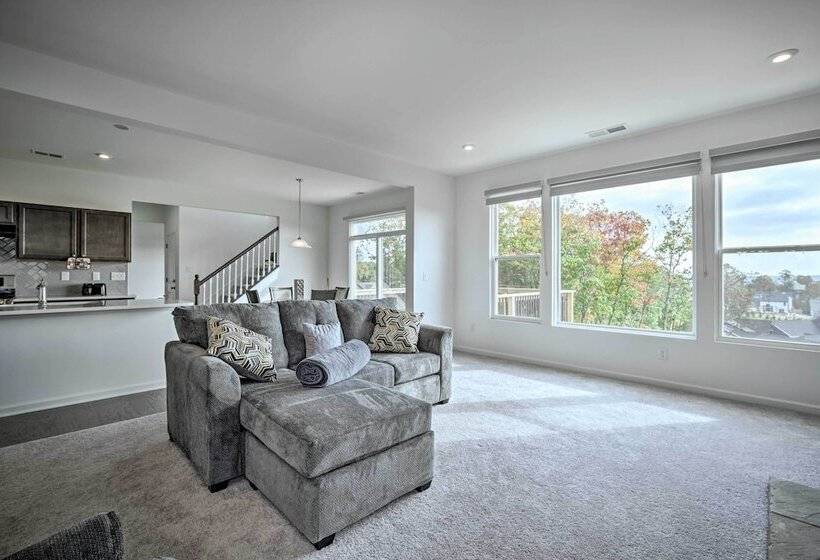 Modern Canton Home: 10 Mi To Lake Allatoona!