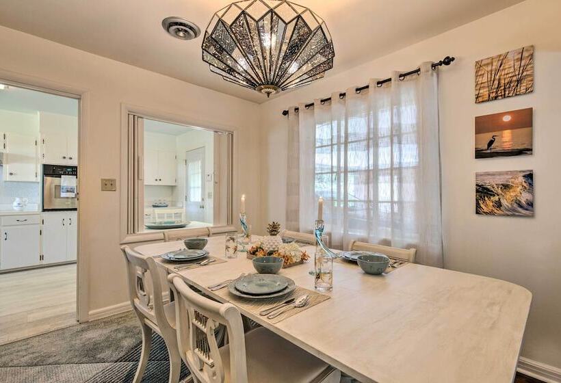 Ocean Springs Home   Walk To Beach & Downtown!