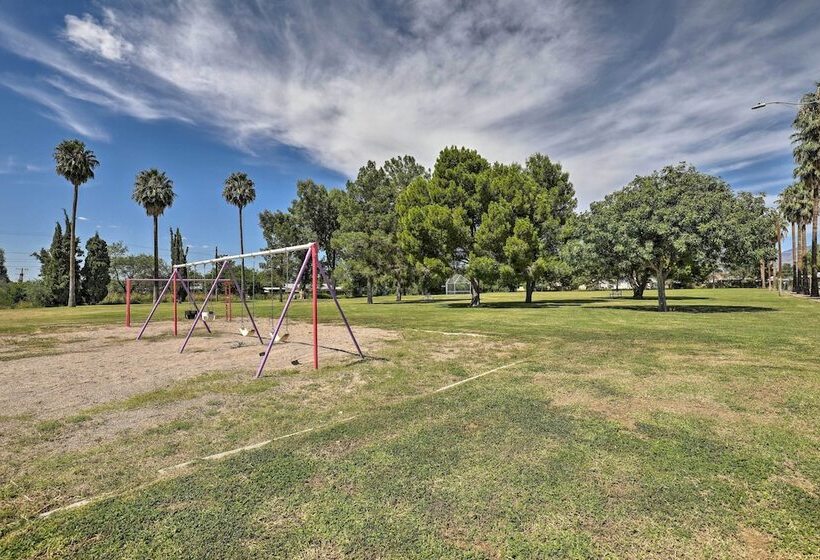 Pet Friendly Home, 4 Miles To U Of A Campus