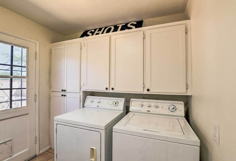 Pet Friendly Home, 4 Miles To U Of A Campus