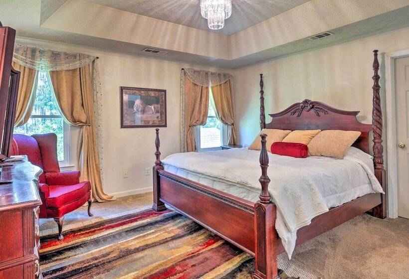 Pet Friendly Home W/ Yard ~ 15 Mi To Atlanta!