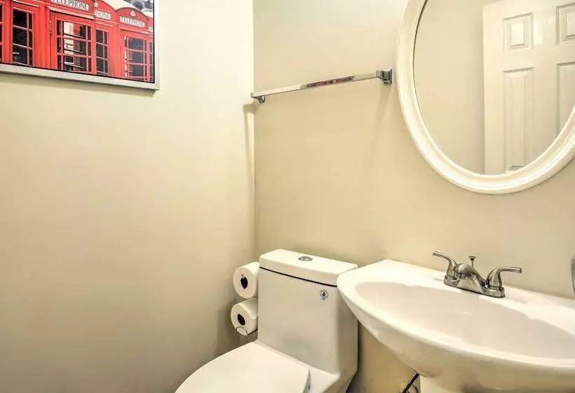 Pet Friendly Home W/ Yard ~ 15 Mi To Atlanta!