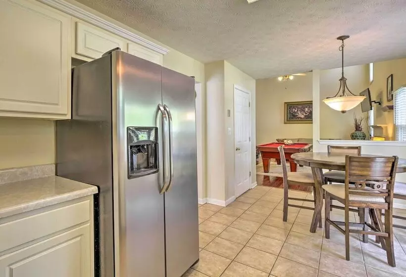 Pet Friendly Home W/ Yard ~ 15 Mi To Atlanta!
