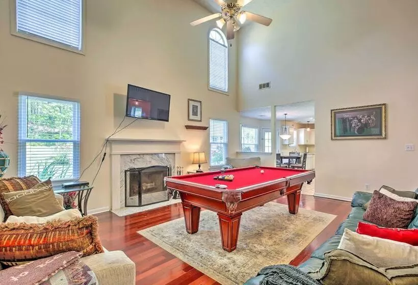 Pet Friendly Home W/ Yard ~ 15 Mi To Atlanta!