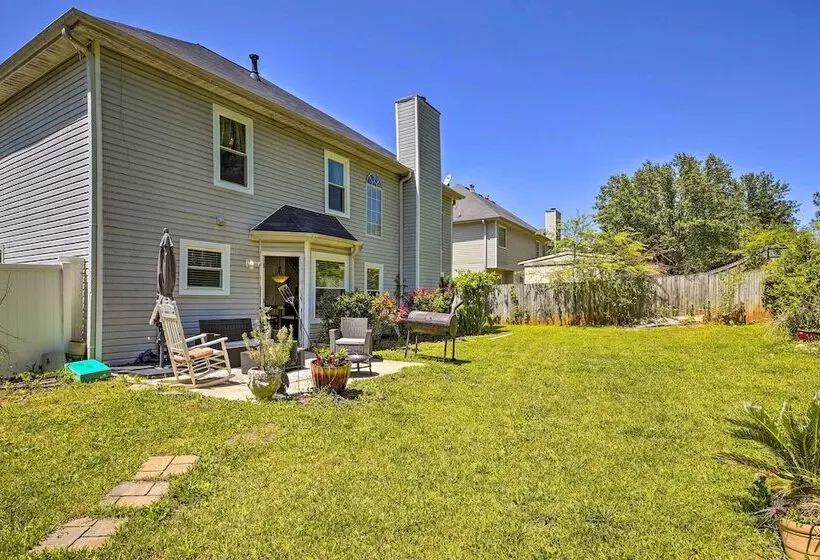 Pet Friendly Home W/ Yard ~ 15 Mi To Atlanta!