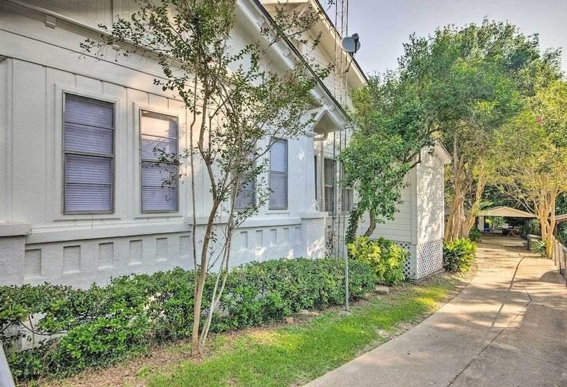 Pet Friendly Natchez Home: Walk To Downtown!