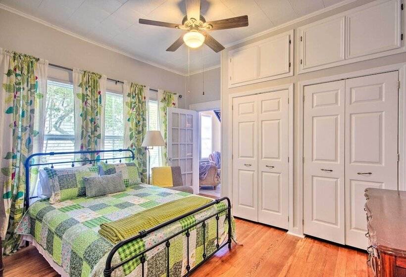 Pet Friendly Natchez Home: Walk To Downtown!