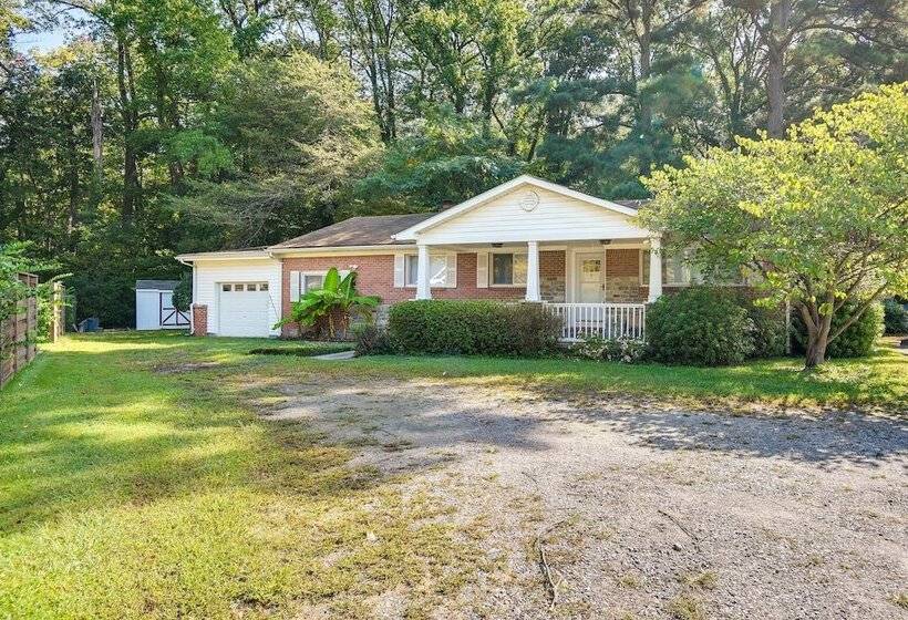 Pet Friendly Norfolk Retreat ~ 7 Mi To Beach!