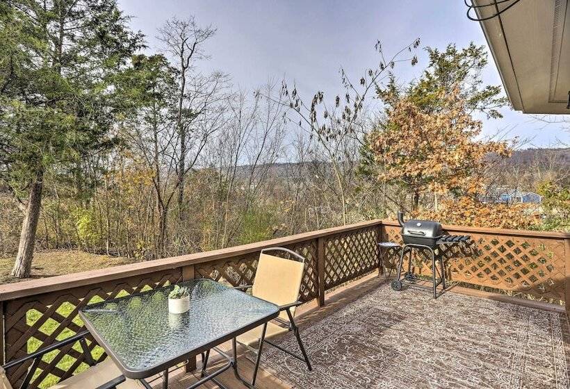 Picturesque Cottage In The Heart Of Trenton!