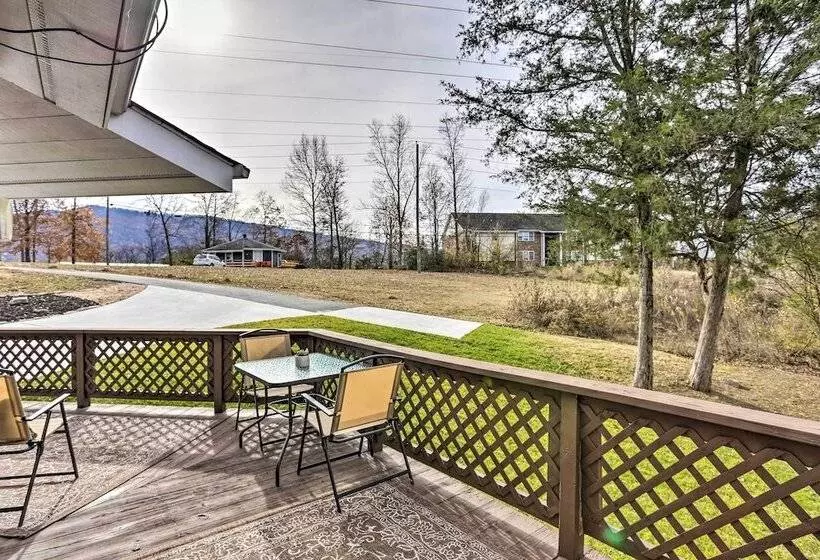 Picturesque Cottage In The Heart Of Trenton!