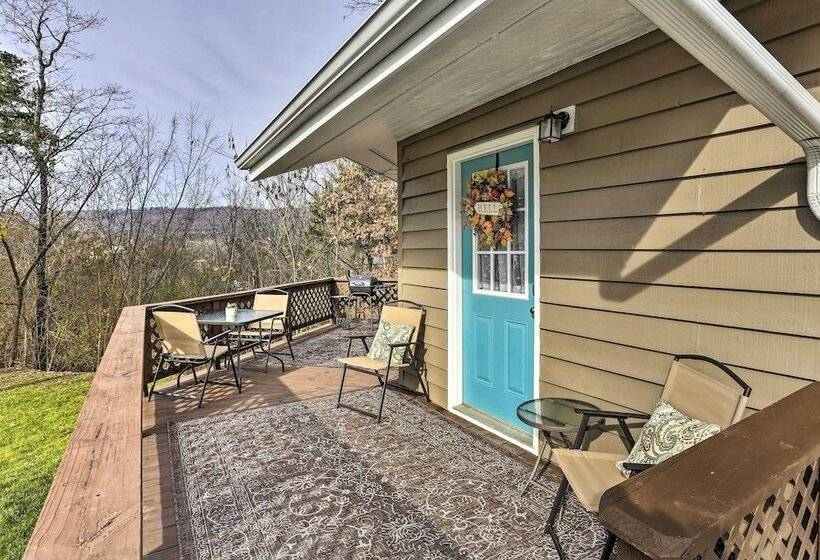 Picturesque Cottage In The Heart Of Trenton!