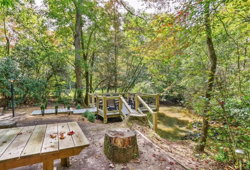 Drifting Feather Mountain Cabin: Waterfront Deck