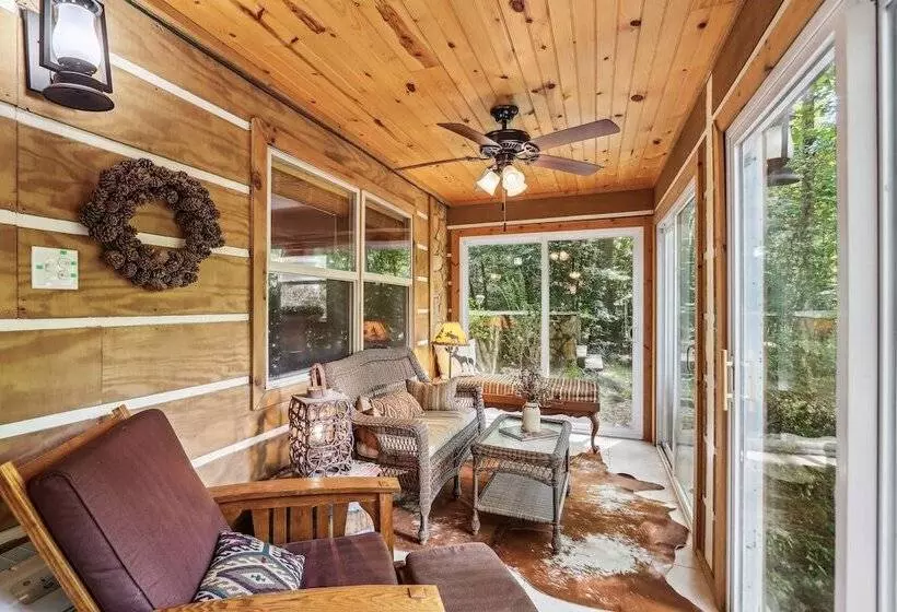 Drifting Feather  Mountain Cabin: Waterfront Deck