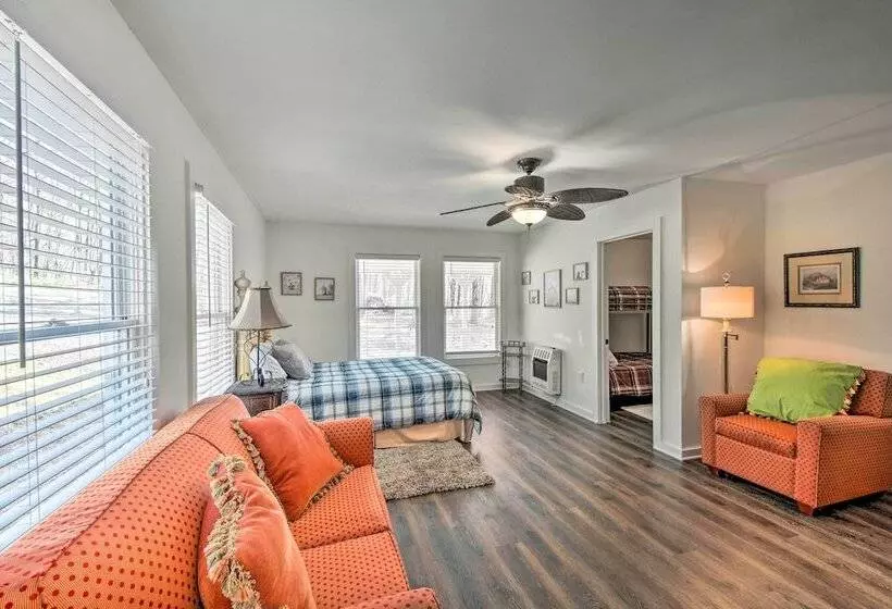 Rustic Ranger Cabin W/ Amazing Mountain Views