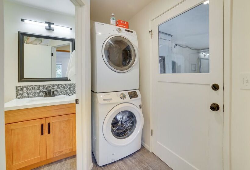 Seattle Vacation Home W/ Hot Tub: 5 Mi To Downtown