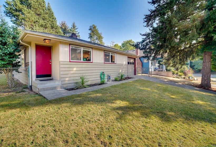 Seattle Vacation Home W/ Hot Tub: 5 Mi To Downtown