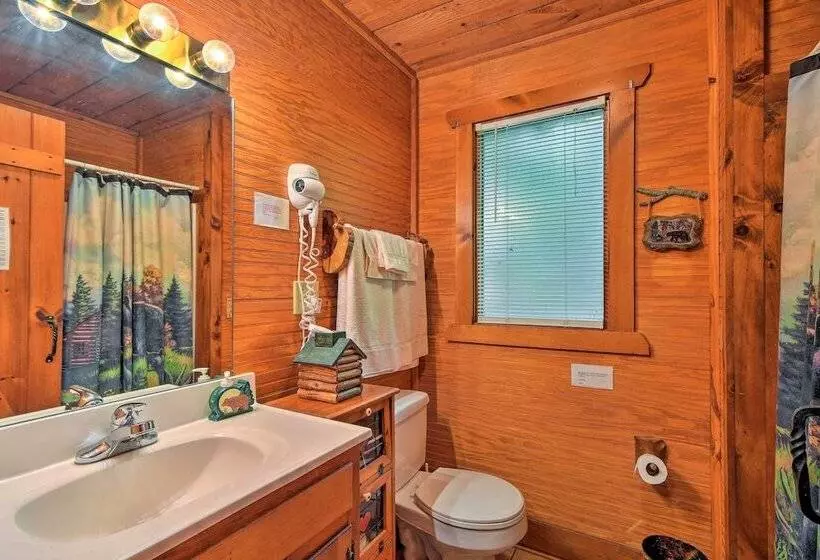 Secluded Family Retreat In Dahlonega W/ Hot Tub!