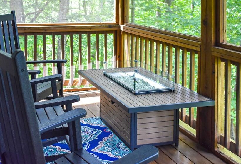 Spacious Georgia Escape W/ Fireplace, Deck & Grill