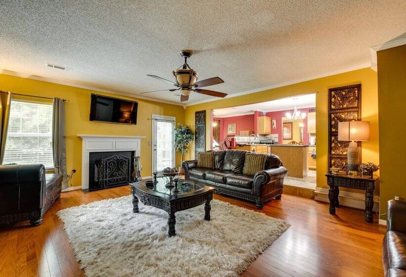 Spacious Fairburn Home: 1 Mi To Cedar Grove Lake!