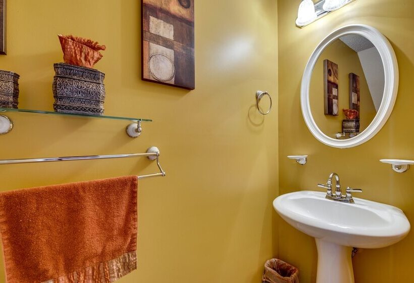 Spacious Fairburn Home: 1 Mi To Cedar Grove Lake!