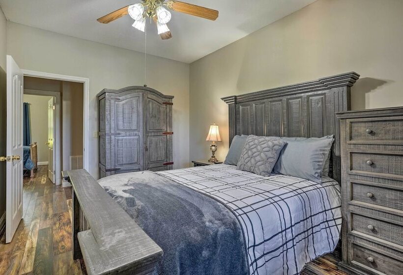 Fish, Kayak & More: Lakefront Georgia Home