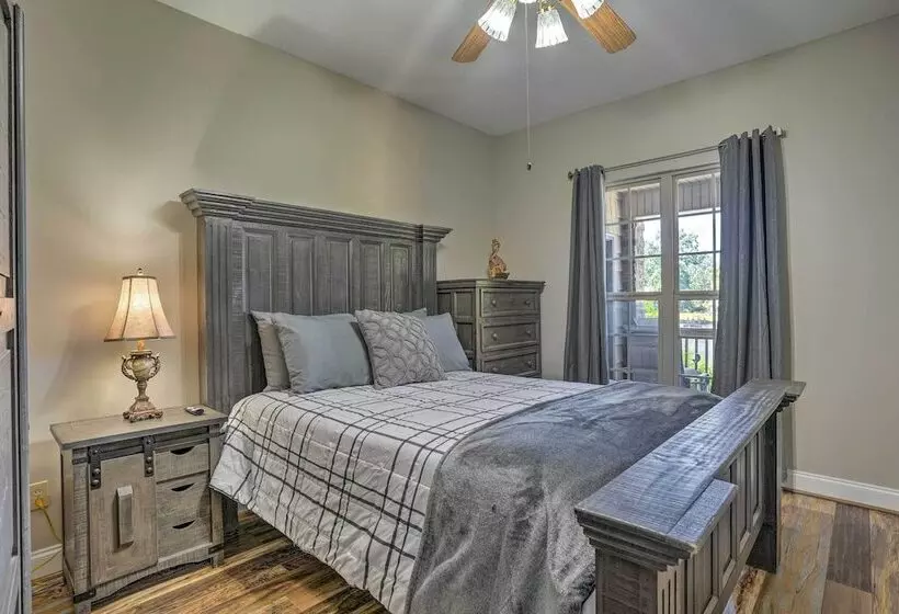 Fish, Kayak & More: Lakefront Georgia Home