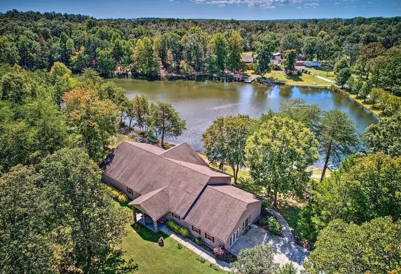 Fish, Kayak & More: Lakefront Georgia Home