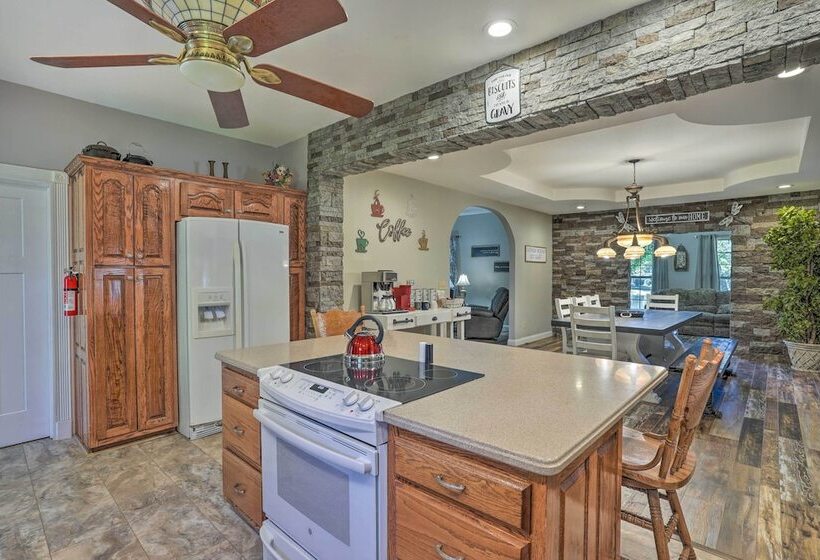 Fish, Kayak & More: Lakefront Georgia Home