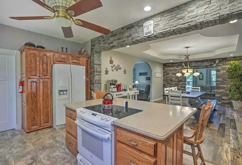 Fish, Kayak & More: Lakefront Georgia Home