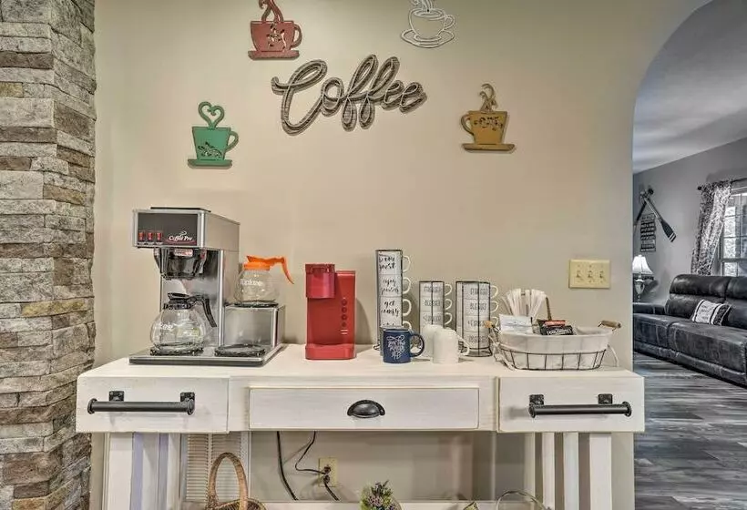 Fish, Kayak & More: Lakefront Georgia Home