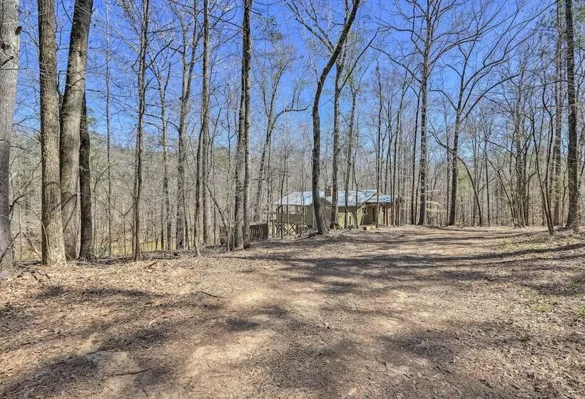 Stunning Culloden Cabin With Deck & Creek View!